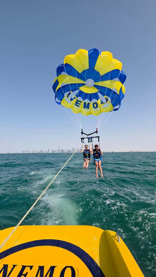 Dubai: Burj Al Arab Parasailing, Ice Cream, Pics, and Videos - Why the crew makes a difference