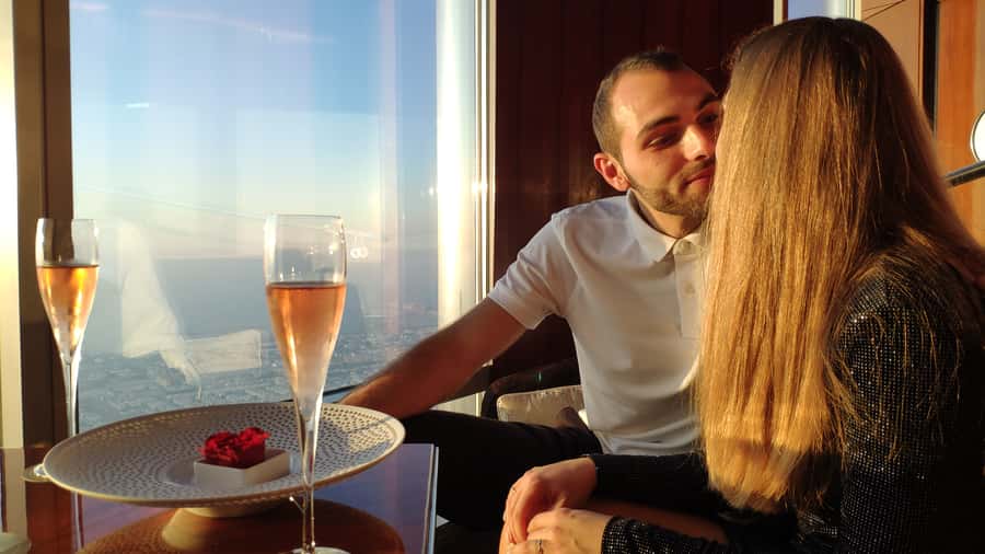 Dubai: Burj Khalifa Sunset Engagement with Porsche Pickup - Dress, timing, and practical planning