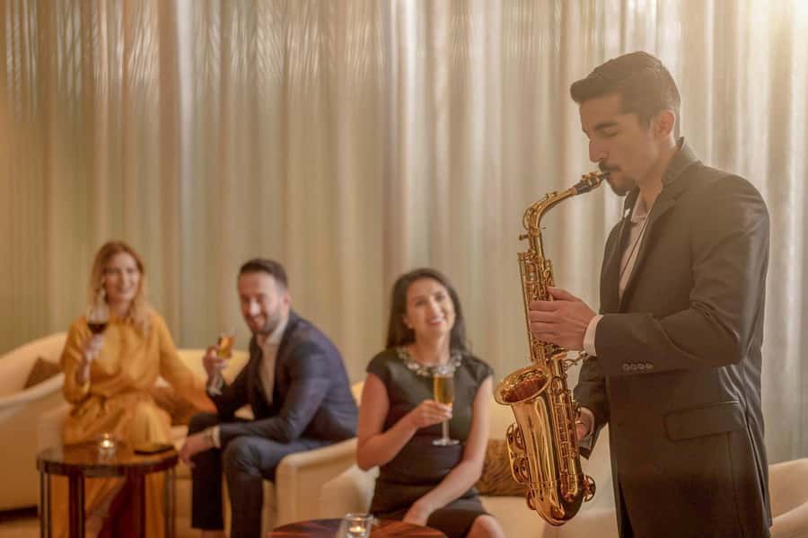 Dubai: Burj Khalifa VIP Experience Level 152 Lounge Access - Tea, coffee, canapés, and the house drink