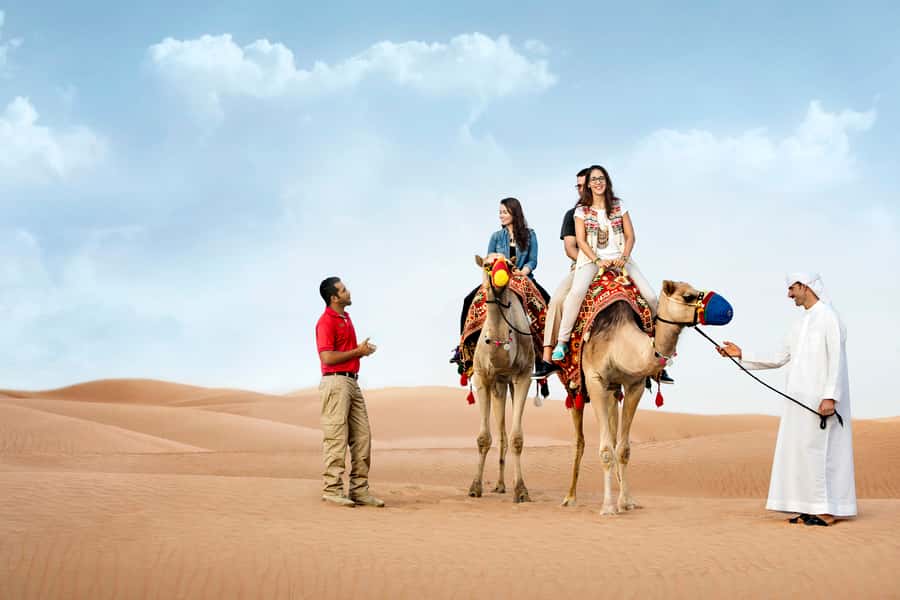 Dubai: Camel Safari, Wildlife & Lakeside Breakfast - Meeting the camels in the desert