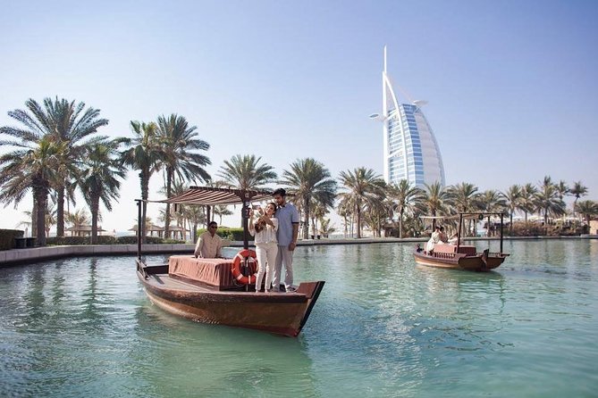 Dubai City Tour : Half Day - Jumeirah Mosque and Beach shift the mood