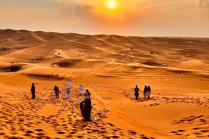 Dubai Desert Safari:BBQ Dinner, Dune Bashing & Live Entertainment - What the guides add to the experience