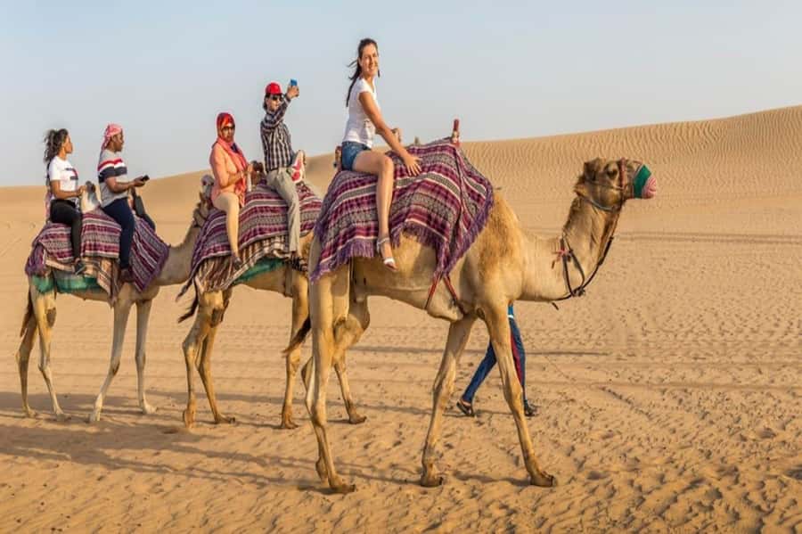 Dubai: Desert Safari Camel Riding, Sandboarding & BBQ Dinner - The desert day in six useful points