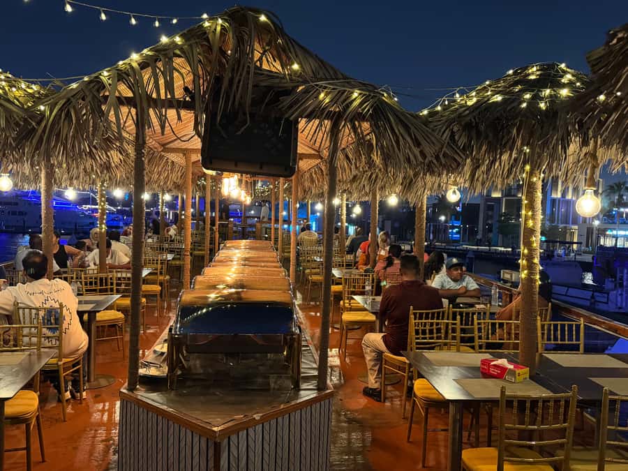 Dubai Dhow Cruise Creek,Marina Shows,Buffet & Drinks options - How the service compares with the price
