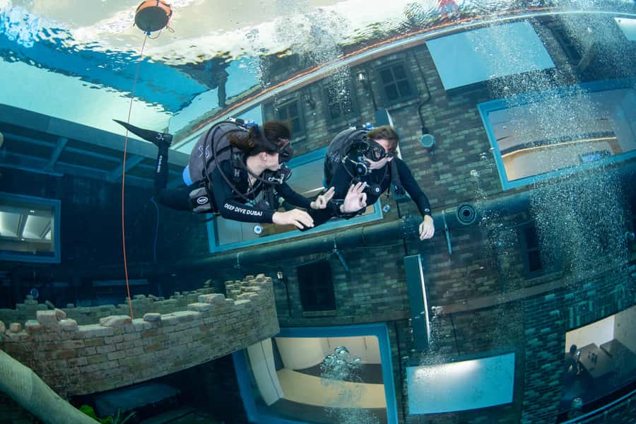 Dubai: Discover Scuba Dive for Beginners at Deep Dive - Practicing in shallow water first