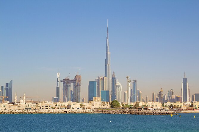 Dubai Discovery Tour - Half Day - Dubai Mall: twenty minutes at the foot of the tower