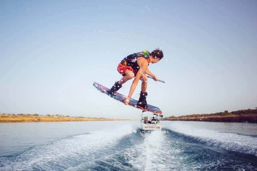 Dubai: Dubai Marina Wakesurfing or Wakeboarding Experience - Why Dubai Marina makes this more than a watersports lesson