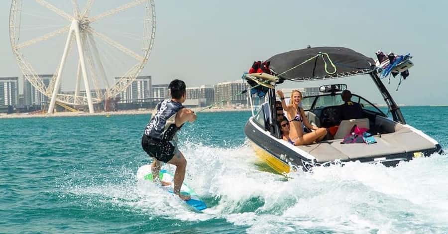 Dubai: Dubai Marina Wakesurfing or Wakeboarding Experience - The safety briefing and first lesson