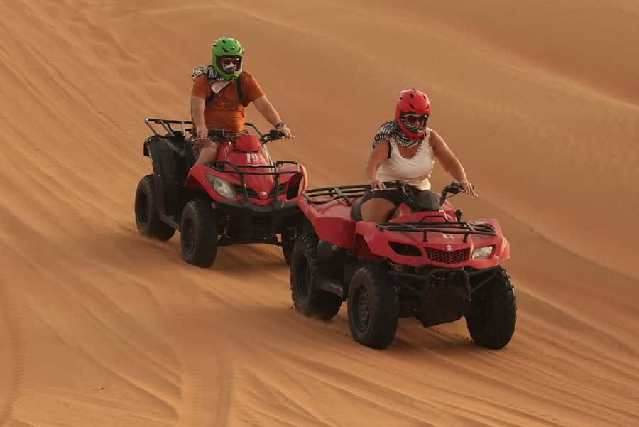 Dubai: Experience 60 Minutes Quad bike & BBQ Dinner - One hour on a self-drive quad bike