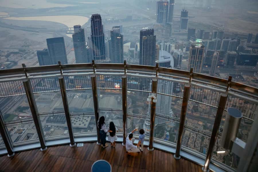 Dubai: Fast Track Entry to Burj Khalifa Levels 124 & 125 - Reaching the Burj Khalifa through Dubai Mall