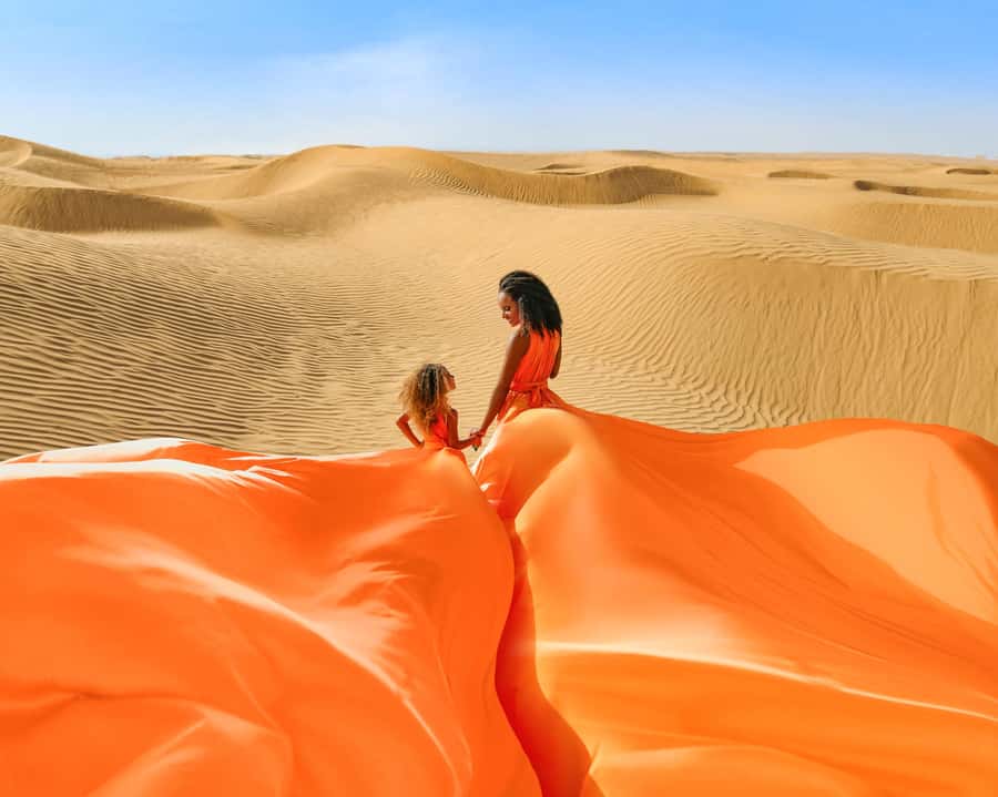 Dubai: Flying Dress Photoshoot Experience - Language, group size, and timing