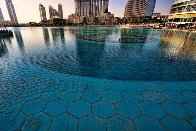 Dubai Fountain Boardwalk - Who will enjoy this short fountain experience?
