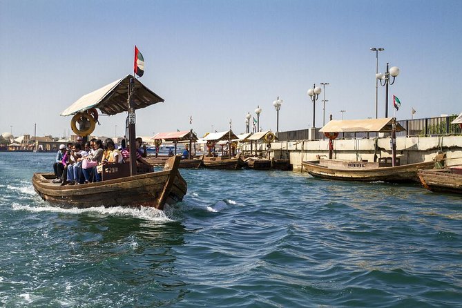 Dubai Full-Day Spanish Language Tour - City of Contrasts - Crossing Dubai Creek by abra