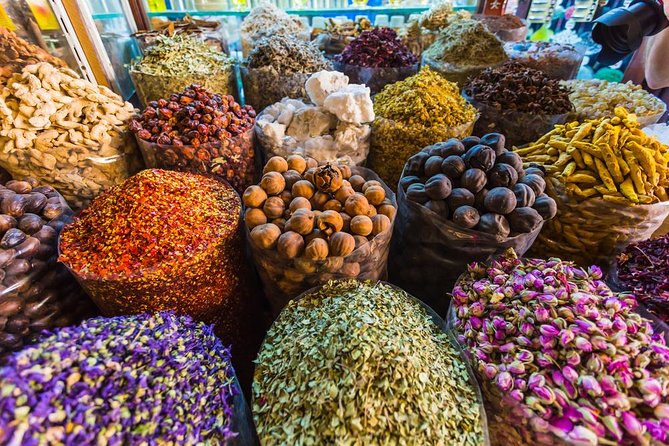 Dubai Full-Day Spanish Language Tour - City of Contrasts - Spice Souk: the most sensory market stop