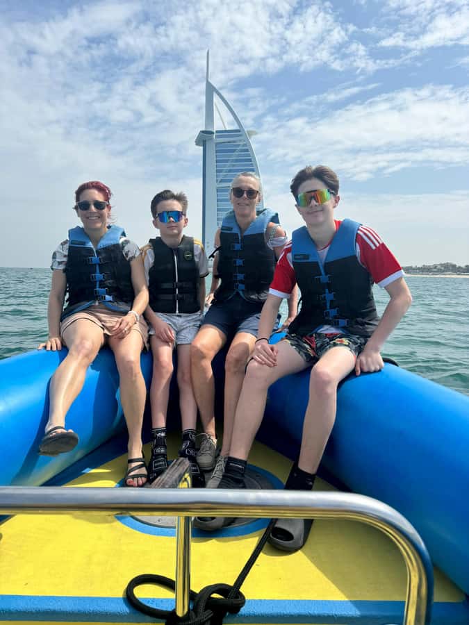 Dubai: Guided Speedboat Tour with City Sights & Ice Cream. - Returning with Burj Khalifa and Burj Al Arab views