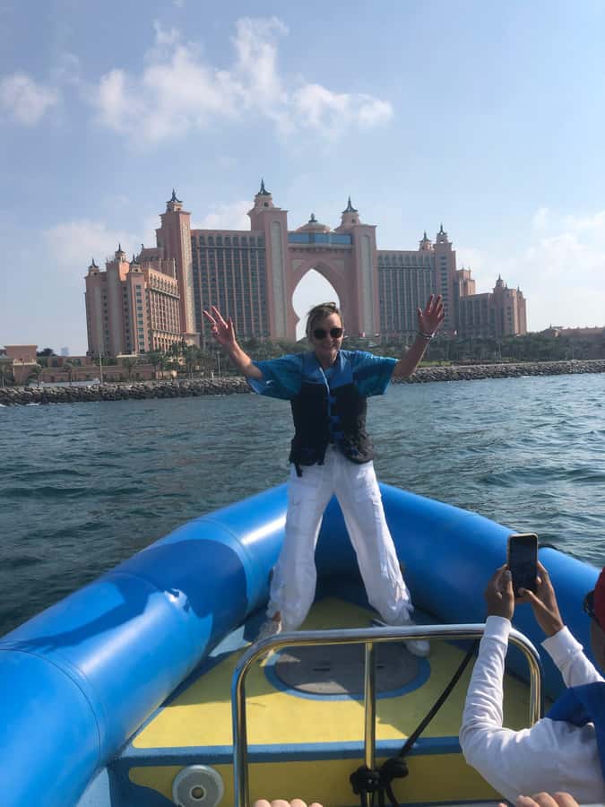Dubai: Guided Speedboat Tour with City Sights & Ice Cream. - What the one-hour format really means