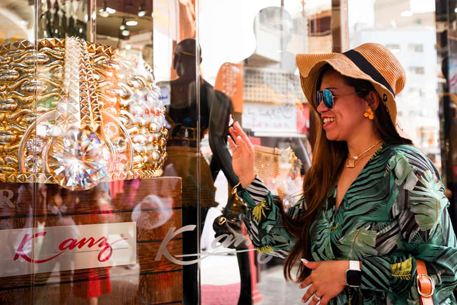 Dubai: Half-Day City Tour with Blue Mosque, Creek, and Souks - Arabic coffee, dates, and Al Khayma Heritage House