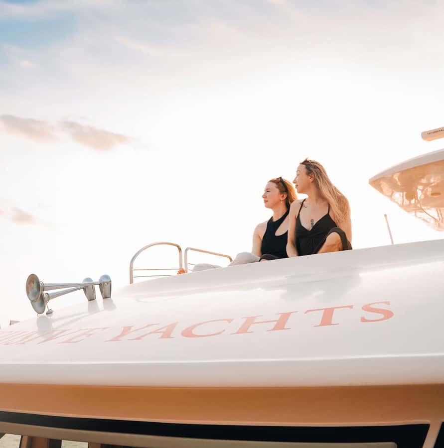 Dubai Harbor: Luxury Yacht Tour with BBQ Options - Who should choose the one-hour or two-hour option?