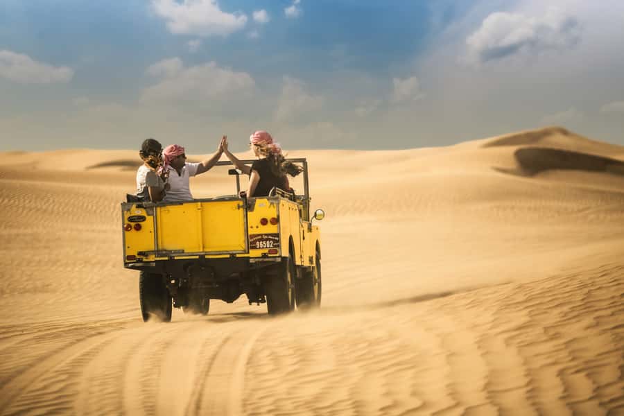 Dubai: Heritage Safari in Vintage Land Rover with Dinner - Stargazing under the desert sky