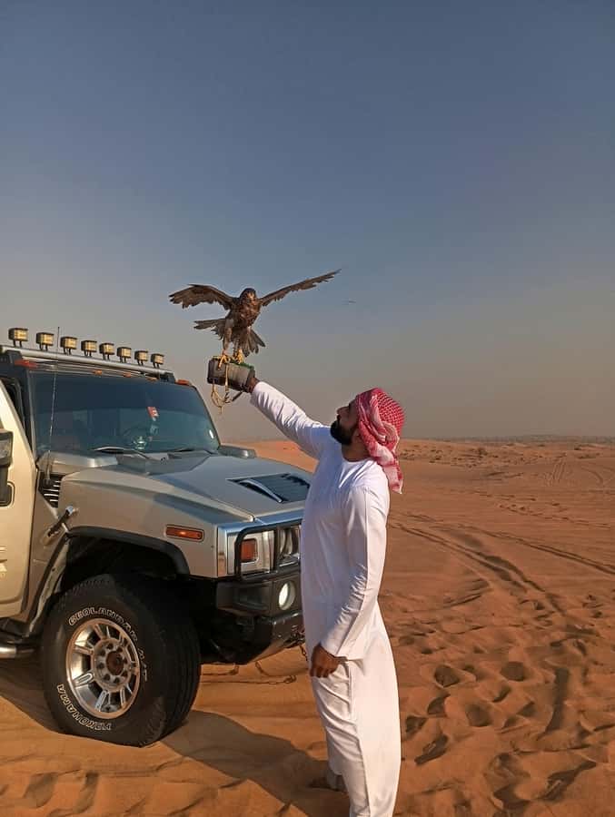 Dubai Hummer Safari Adventure & Traditional Dress Photoshoot - Sunset photography and the traditional dress element