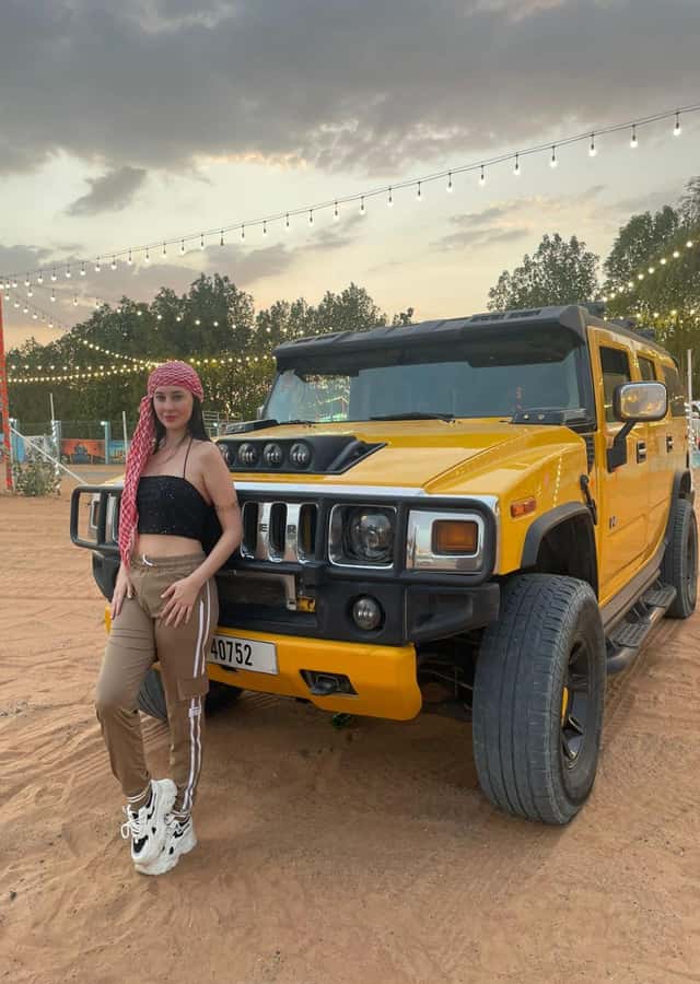 Dubai Hummer Safari Adventure & Traditional Dress Photoshoot - Who should book this evening?