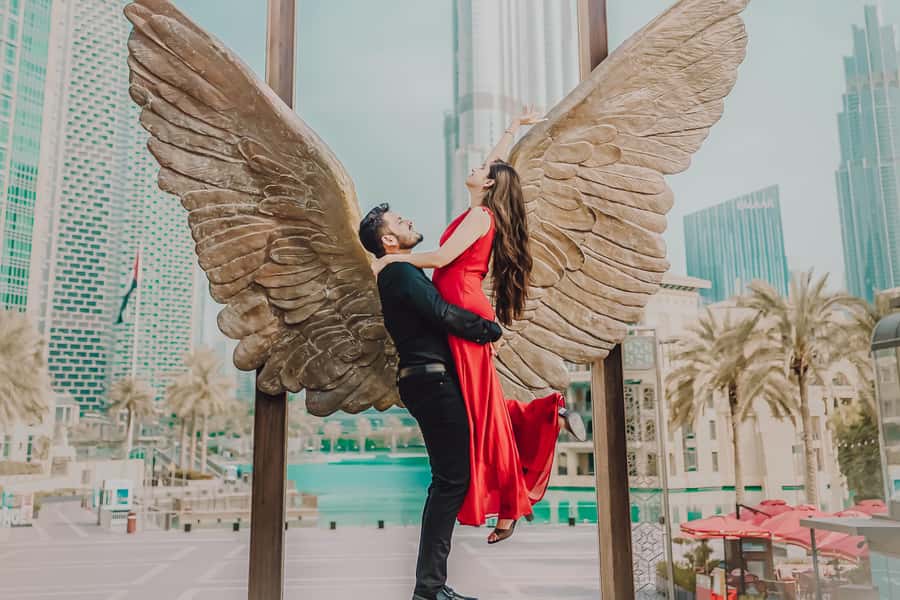 Dubai: Iconic Burj Khalifa Pre-Wedding Photoshoot - Burj Ceni adds a second visual style