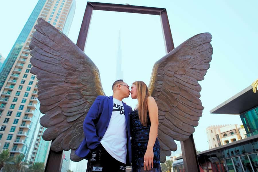 Dubai: Iconic Burj Khalifa Pre-Wedding Photoshoot - The Burj Khalifa finish is about the view, not the interior