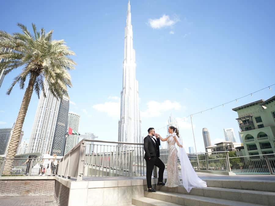 Dubai: Iconic Burj Khalifa Pre-Wedding Photoshoot - Timing, clothing, and the small details that affect the pictures