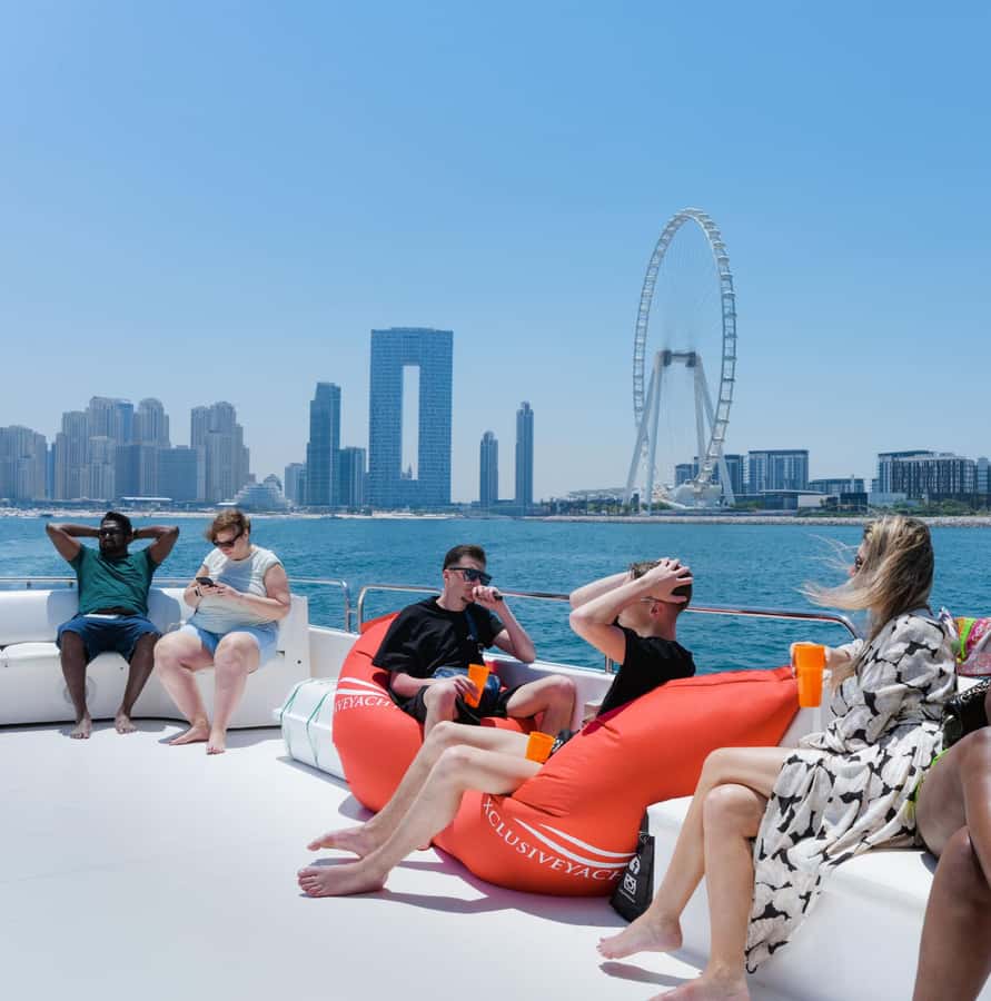 Dubai: Instagrammable Yacht Tour with Drinks & Ain/JBR Views - Why sunset and evening departures make sense