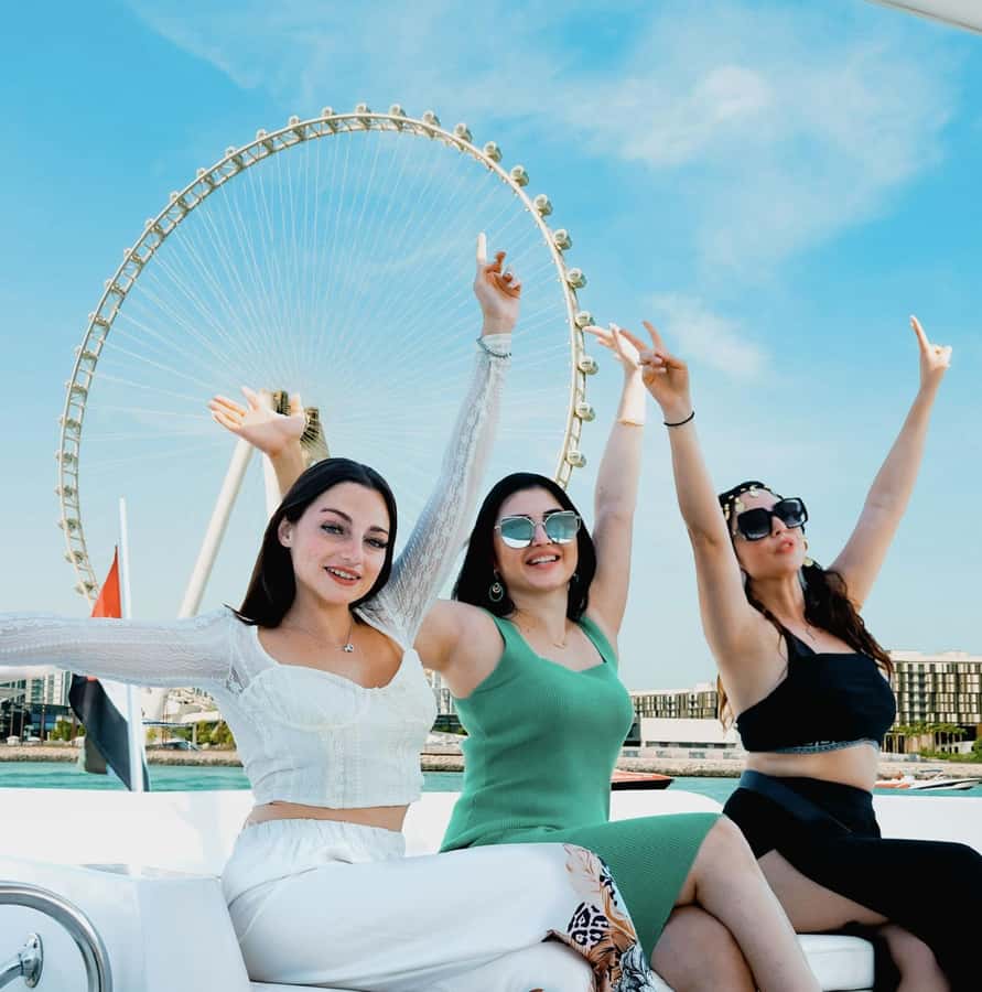Dubai: Instagrammable Yacht Tour with Drinks & Ain/JBR Views - Who should book this experience?