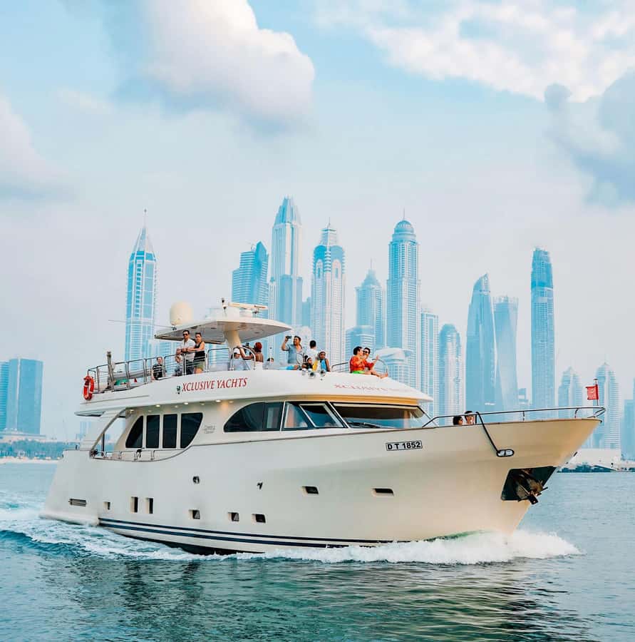 Dubai: Instagrammable Yacht Tour with Drinks & Ain/JBR Views - Boarding at Dubai Marina