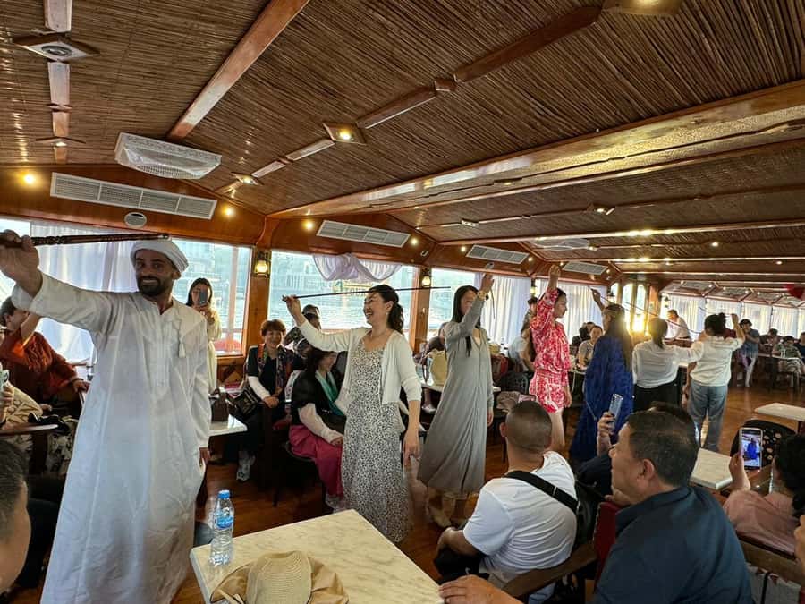 Dubai: Luxury Dinner Cruise with Live Music - The Tanoura Show and Live Music