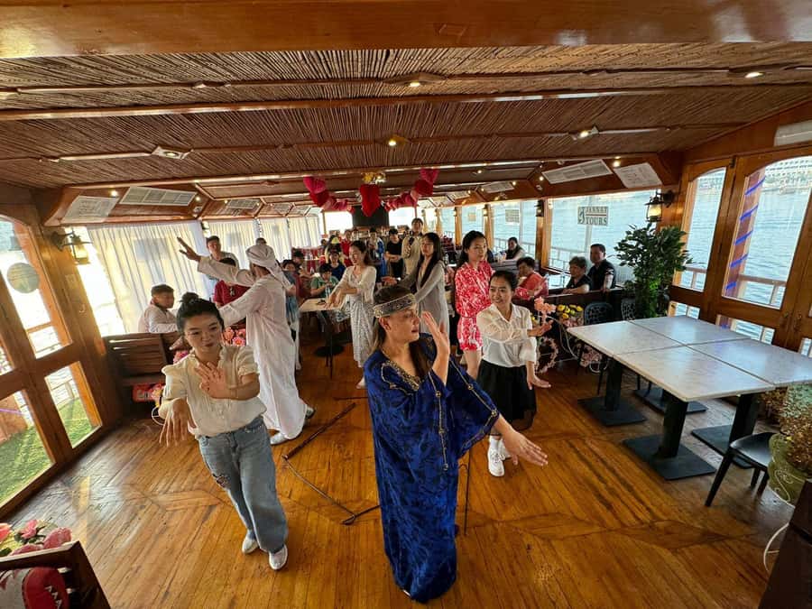 Dubai: Luxury Dinner Cruise with Live Music - Price, Value, and What You Actually Receive
