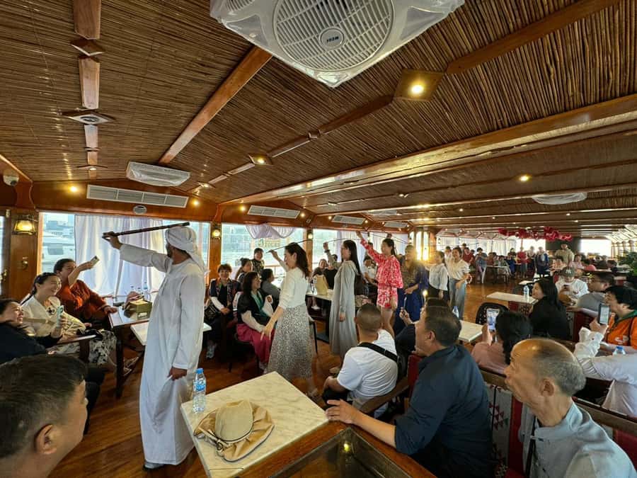 Dubai: Luxury Dinner Cruise with Live Music - Who Will Enjoy This Cruise Most