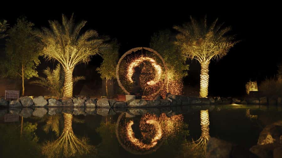 Dubai: Luxury Safari with Michelin-Curated 5-Course Dinner - Sunset falconry with canapés and sparkling juice