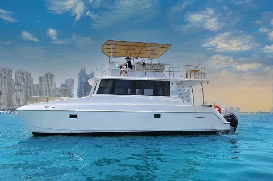Dubai: Luxury Sightseeing Cruise with Food and Drinks - Burj Al Arab and the best photo stop