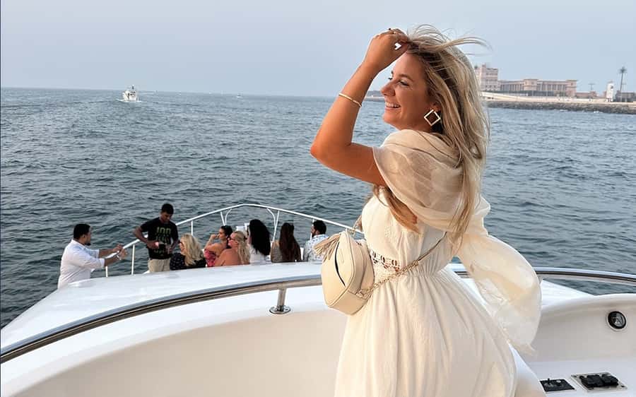 Dubai: Luxury Sunset Yacht Tour with Snacks and Drinks - Why a sunset yacht ride works so well in Dubai