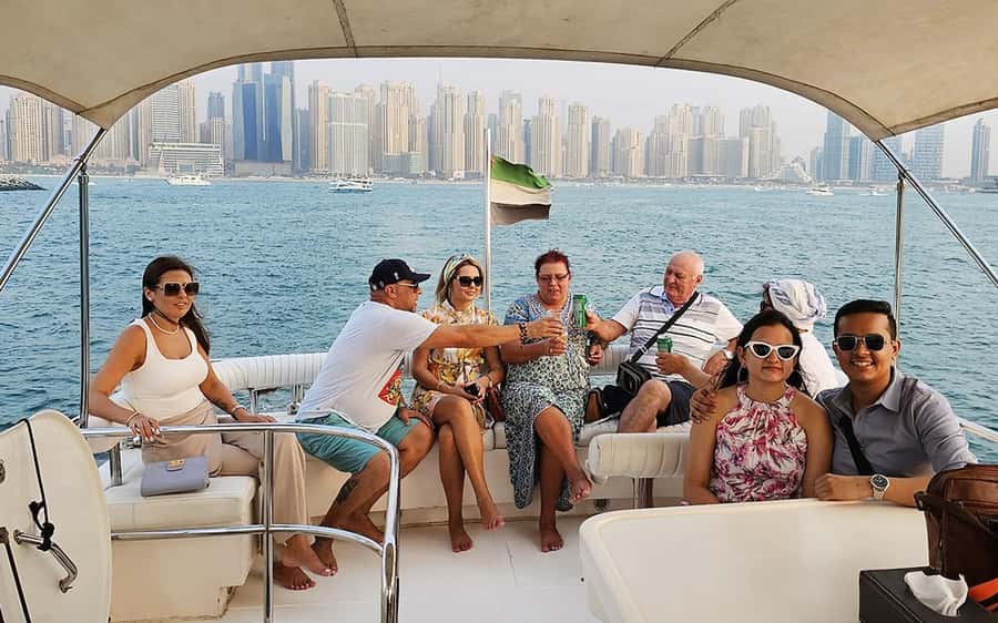 Dubai: Luxury Sunset Yacht Tour with Snacks and Drinks - Atlantis or Burj Al Arab: the route can change