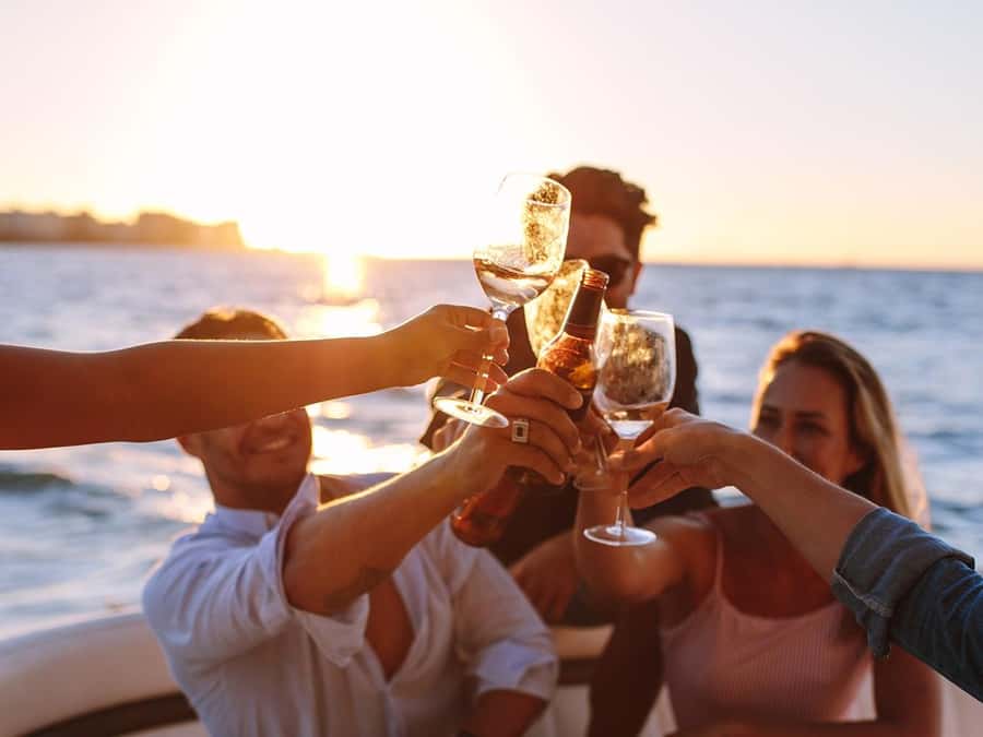 Dubai: Luxury Sunset Yacht Tour with Snacks and Drinks - Atlantis The Palm, a bold first photo stop