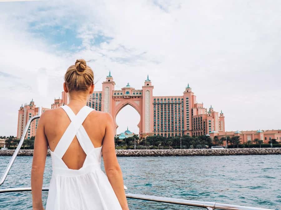 Dubai: Luxury Sunset Yacht Tour with Snacks and Drinks - Boarding at Dubai Harbour