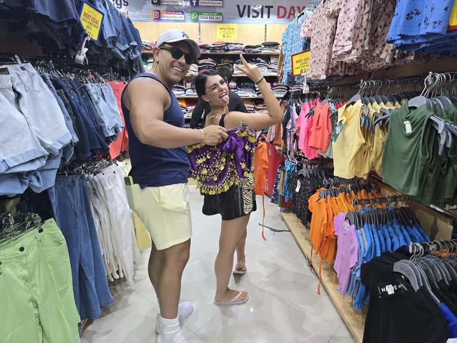 Dubai: Magic & Secret new Shopping Tour - The bargain store with ultra-low prices