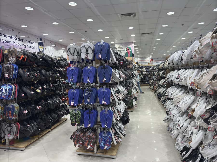Dubai: Magic & Secret new Shopping Tour - The discount store for everyday goods