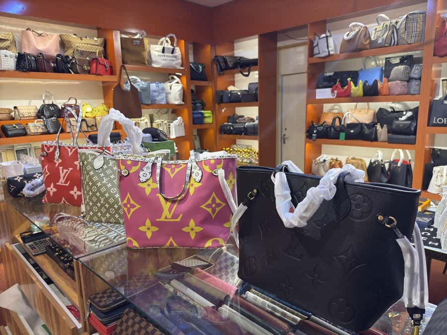 Dubai: Magic & Secret new Shopping Tour - The final market for fashion and accessories