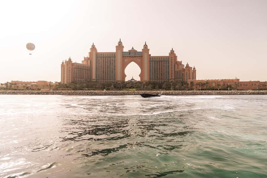 Dubai Marina: 1-Hour Luxury Sightseeing Speedboat Tour - Starting at Dubai Marina Yacht Club