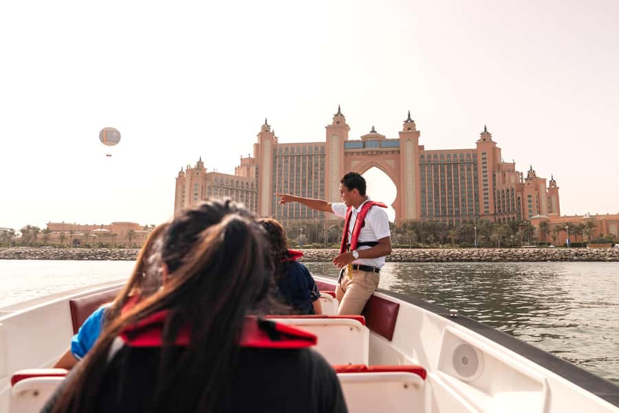 Dubai Marina: 1-Hour Luxury Sightseeing Speedboat Tour - Dubai Canal and Marina: your first skyline view