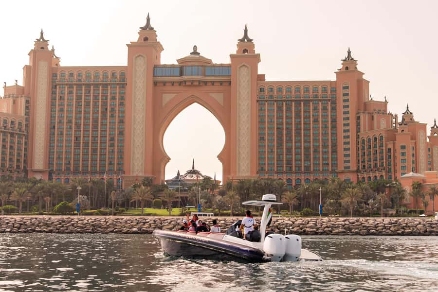Dubai Marina: 1-Hour Luxury Sightseeing Speedboat Tour - Jumeirah Beach Residence and Ain Dubai