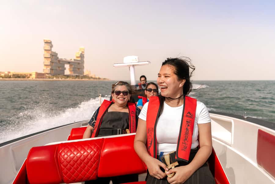Dubai Marina: 1-Hour Luxury Sightseeing Speedboat Tour - Skydive Dubai and the open-water run