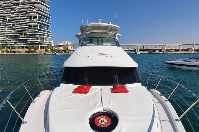 Dubai Marina 1hr Yacht tour with Drinks - Seeing Ain Dubai from the water