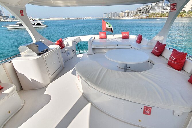 Dubai Marina 1hr Yacht tour with Drinks - Passing Jumeirah Beach Residence