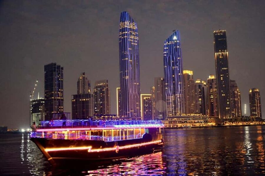 Dubai Marina Dhow Cruise: Dinner Buffet & Live Entertainment - The first views: Dubai Marina from the water